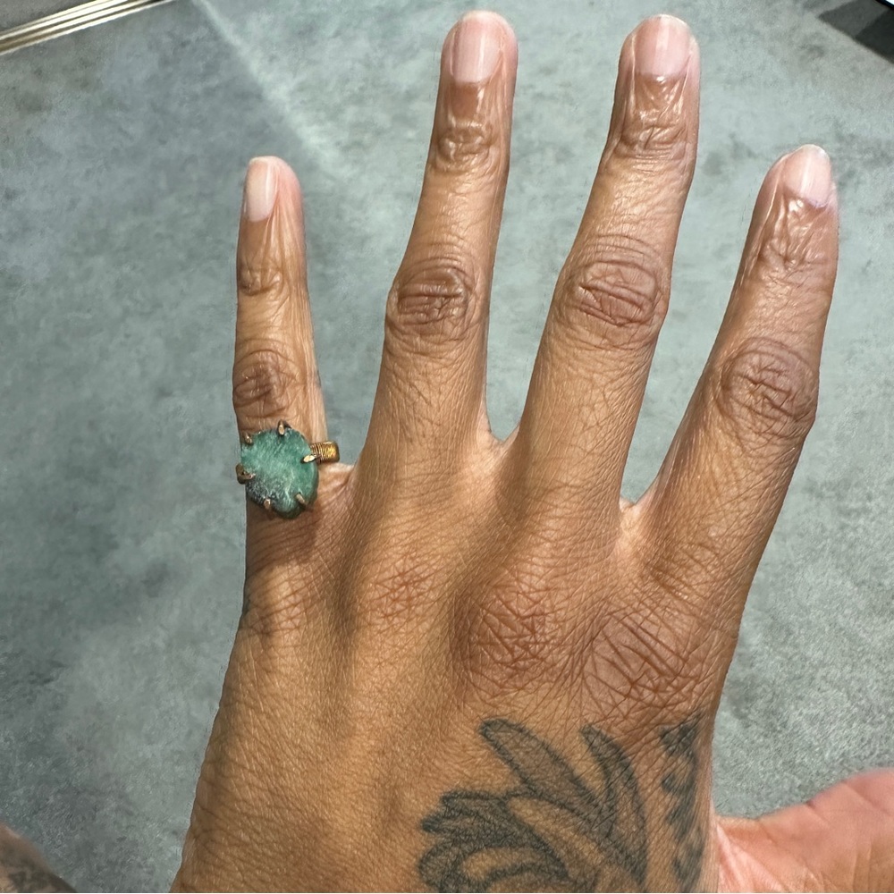 Green tourmaline pinky ring

Size 4
